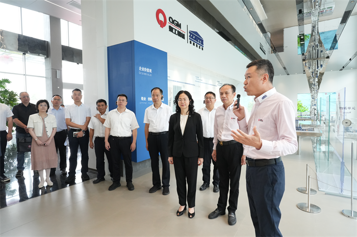 Deputy Governor Jiang Erxiong led a team to investigate Quangong Machinery Co.,Ltd to help Quanzhou build a smart manufacturing city
