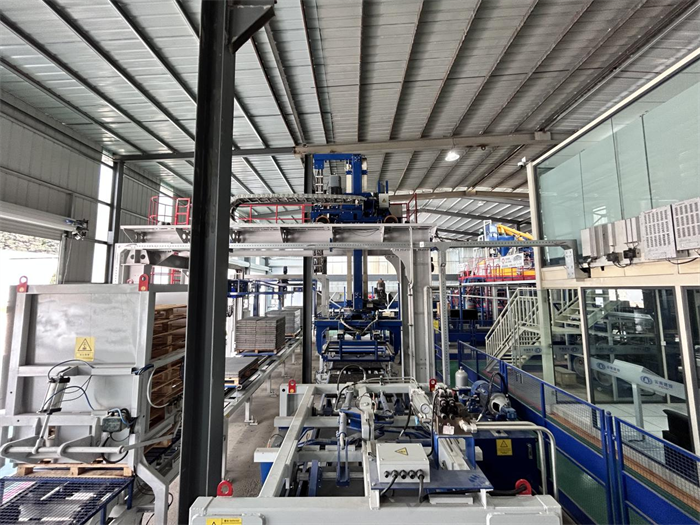 QGM's ZN series high-end imitation stone PC brick production line was successfully put into production at a leading green building materials company in Southwest China.