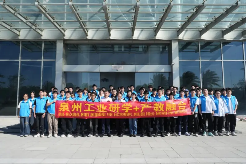 Quangong Machinery Co., Ltd. welcomes university faculty and students with an open attitude to jointly draw a new blueprint for talent cultivation